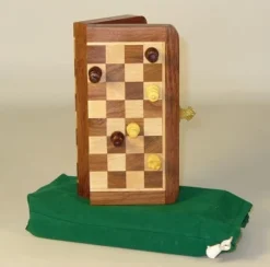 Chess Set: Folding Wood 7" Magnetic